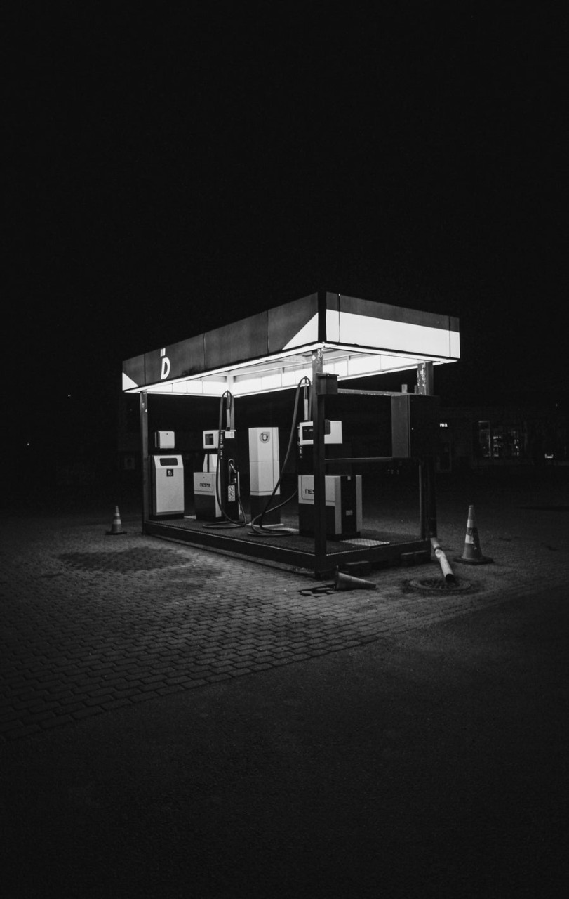 20220207-234904grayscale-photo-of-a-gas-station-3853870_900x